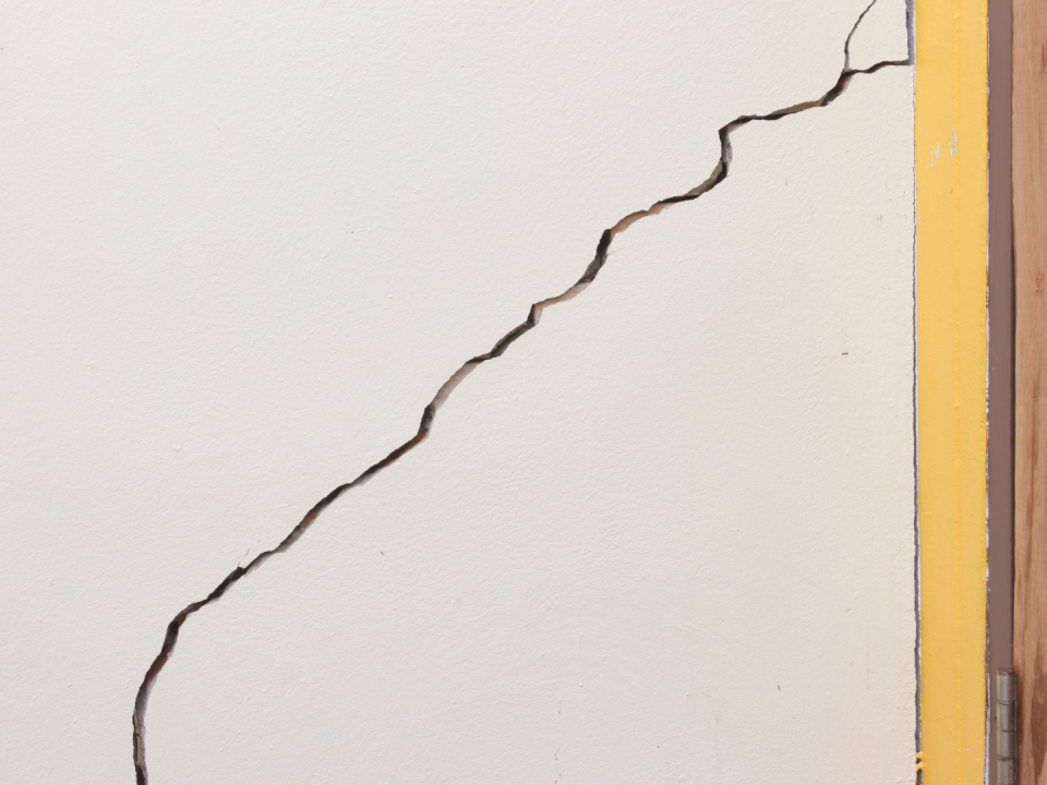 Cómo afectan las grietas en la pintura